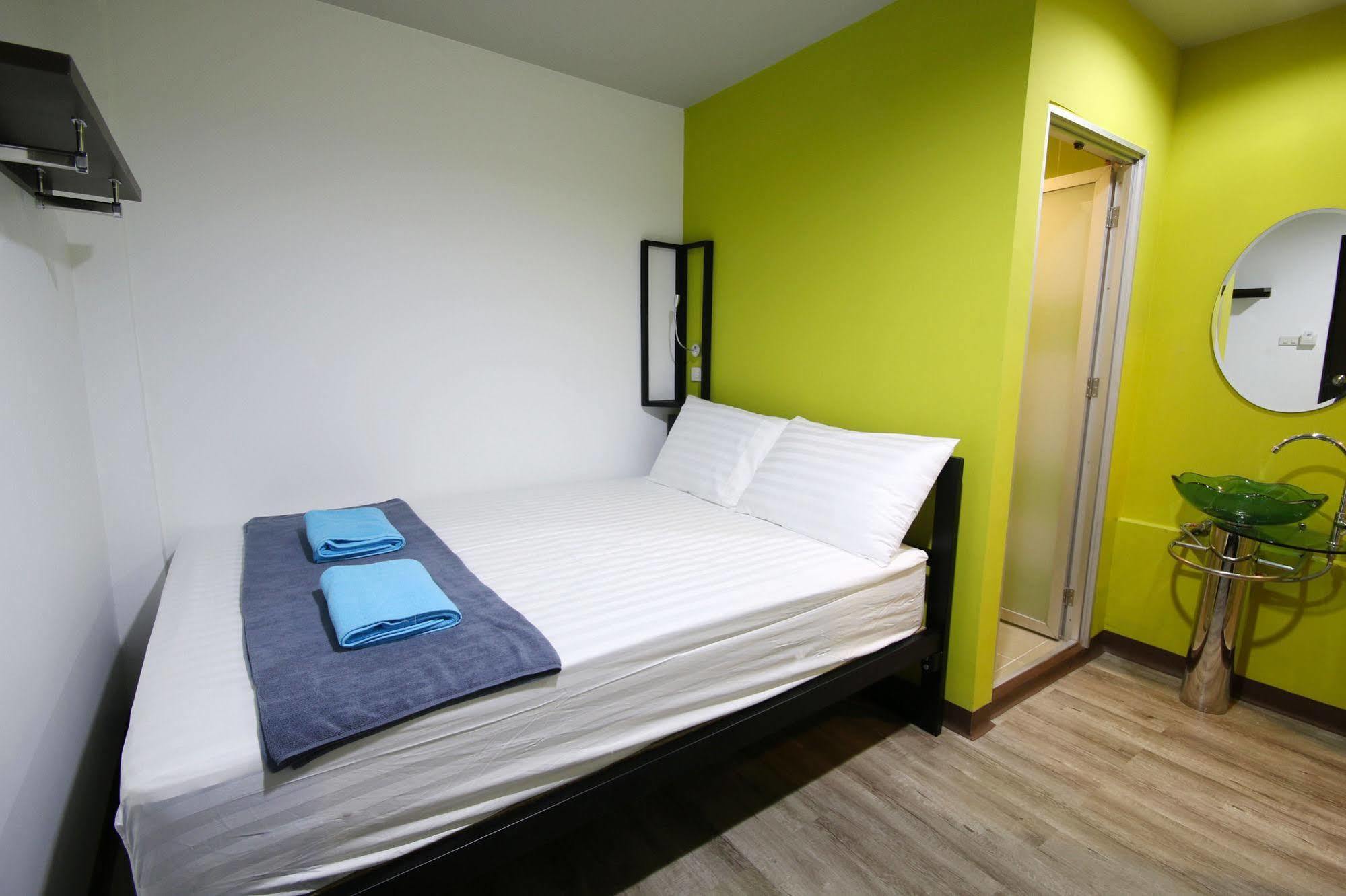 The Pillow Hostel Khaosan Bangkok Exterior photo