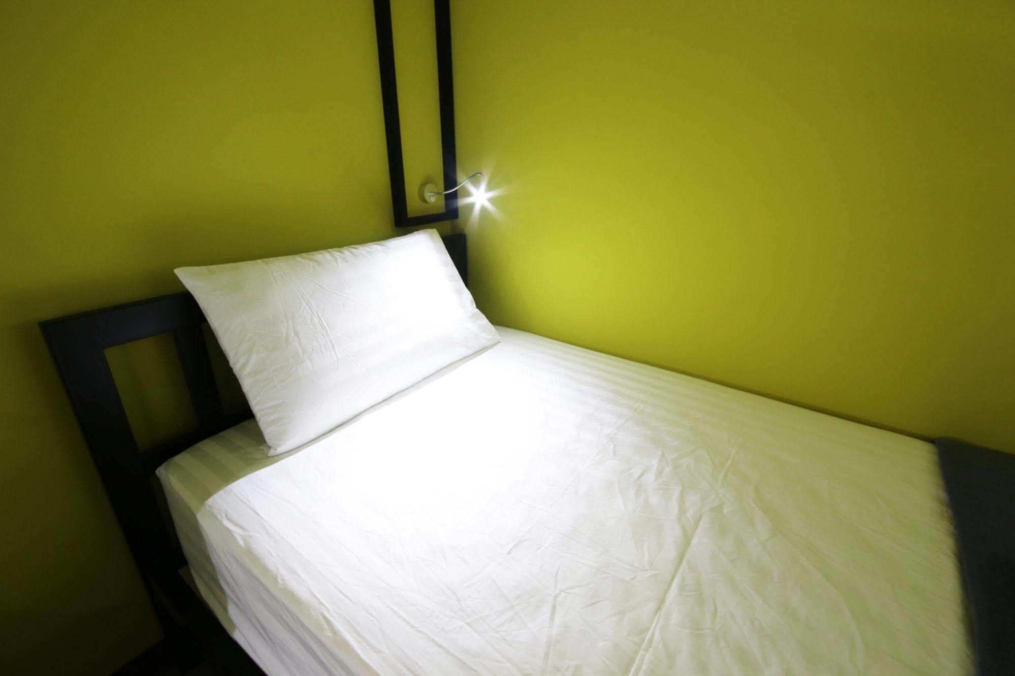 The Pillow Hostel Khaosan Bangkok Exterior photo