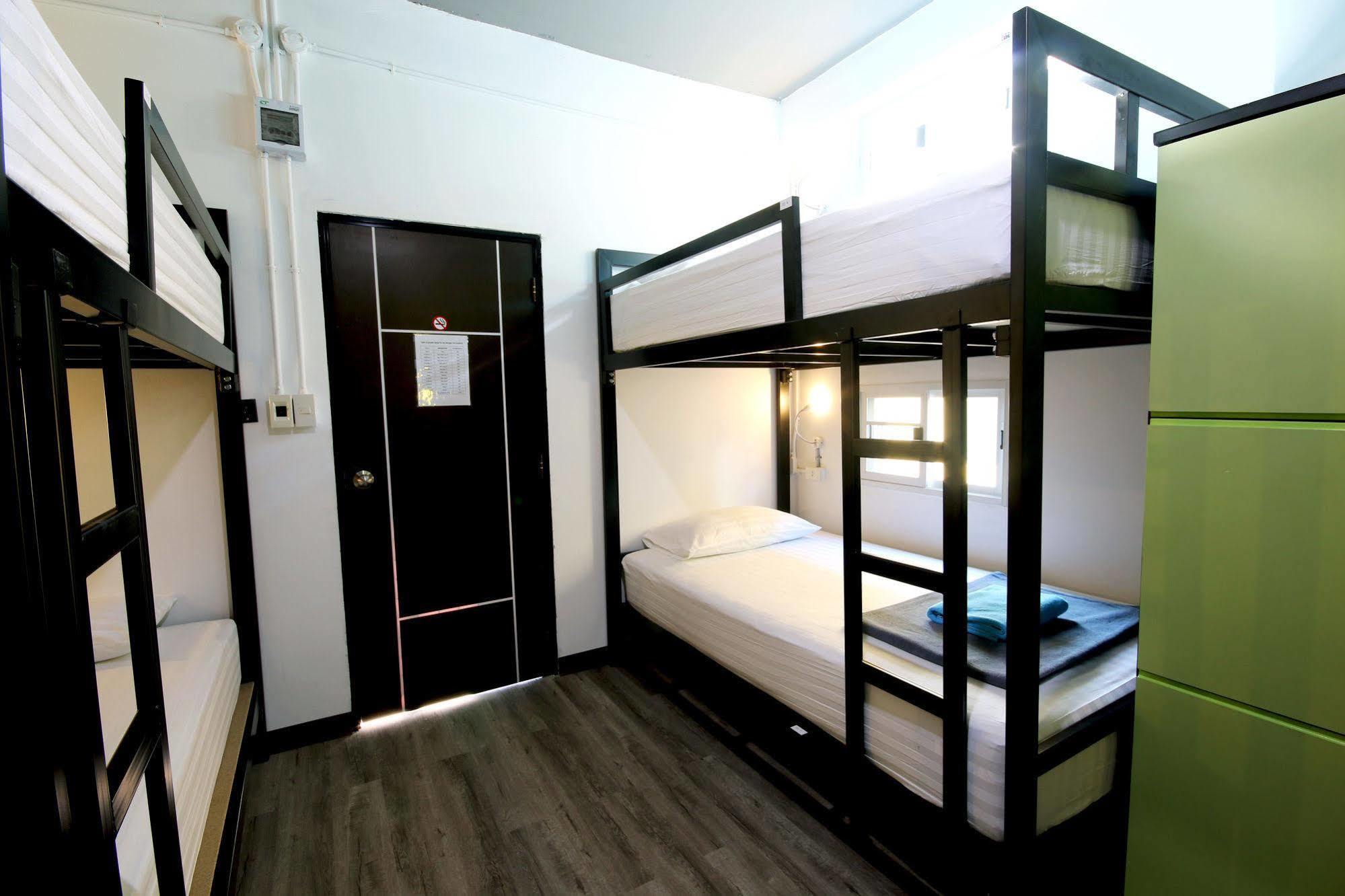 The Pillow Hostel Khaosan Bangkok Exterior photo