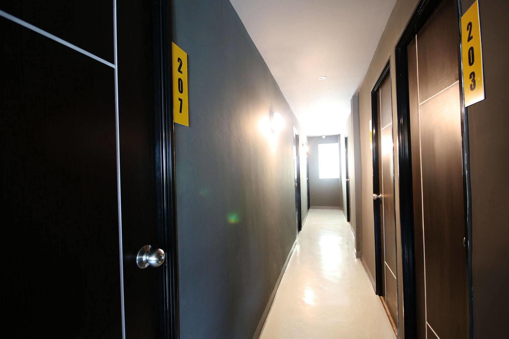 The Pillow Hostel Khaosan Bangkok Exterior photo